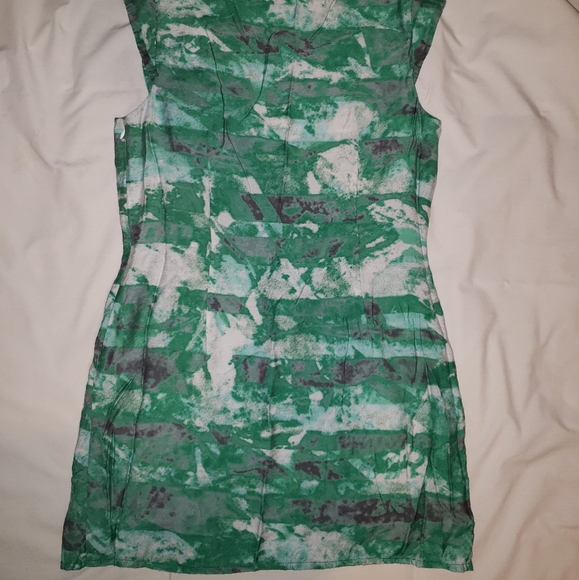 Green dress - Picture 3 of 3